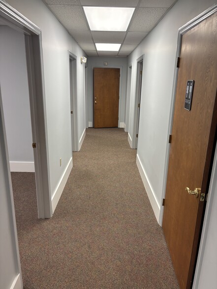 More Photos Of 12 Carriage Ln, Charleston Office For Lease