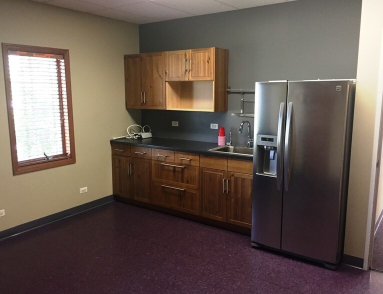 More Photos Of 3 Executive Ct, South Barrington Medical For Lease