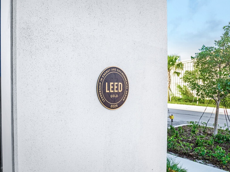 More Photos Of 8593 NW 96th St, Medley Unknown For Lease