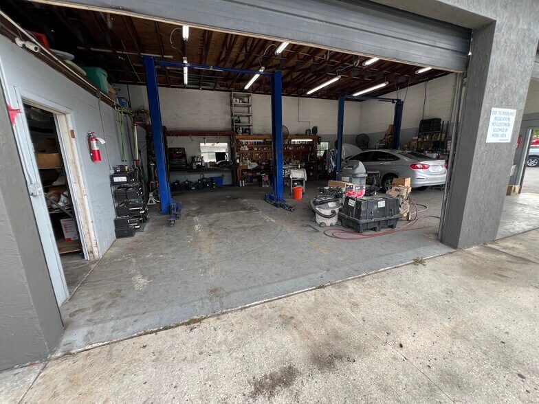 More Photos Of 3220 9th St W, Bradenton Auto Dealership For Sale