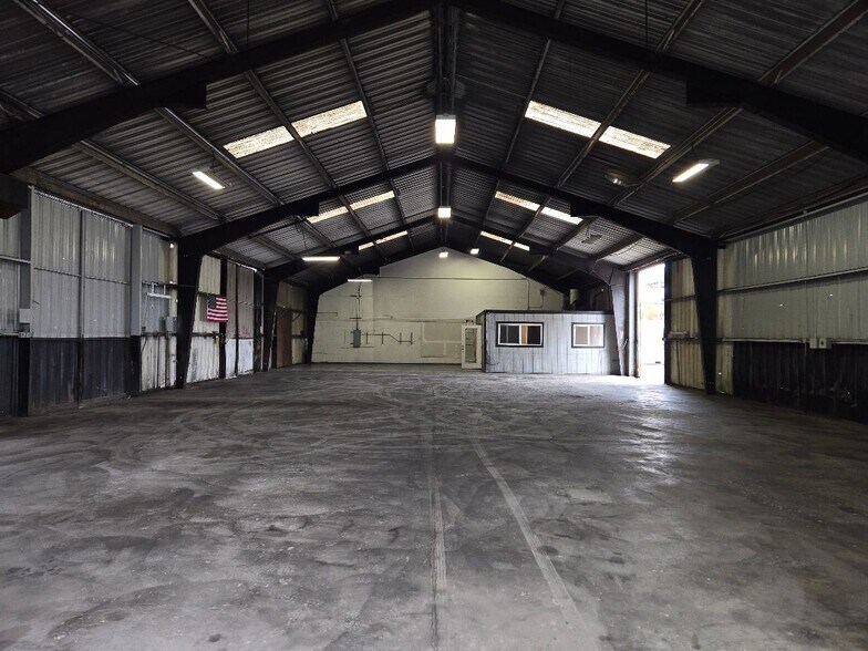 More Photos Of 141 Helman Ln, Cotati Warehouse For Lease