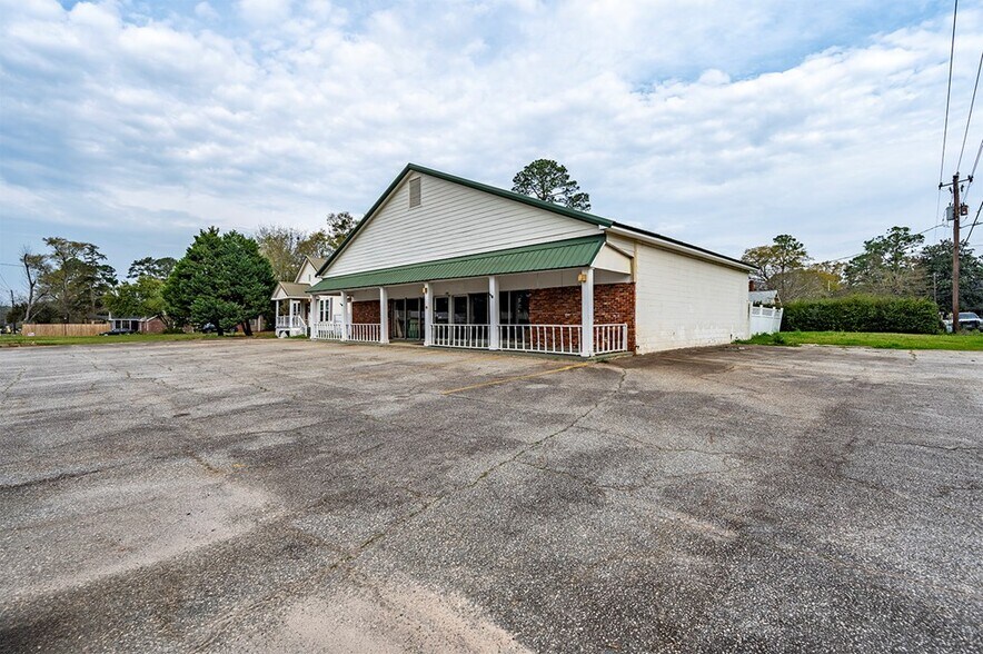 More Photos Of 1080 Johnson St SE, Dawson Specialty For Sale