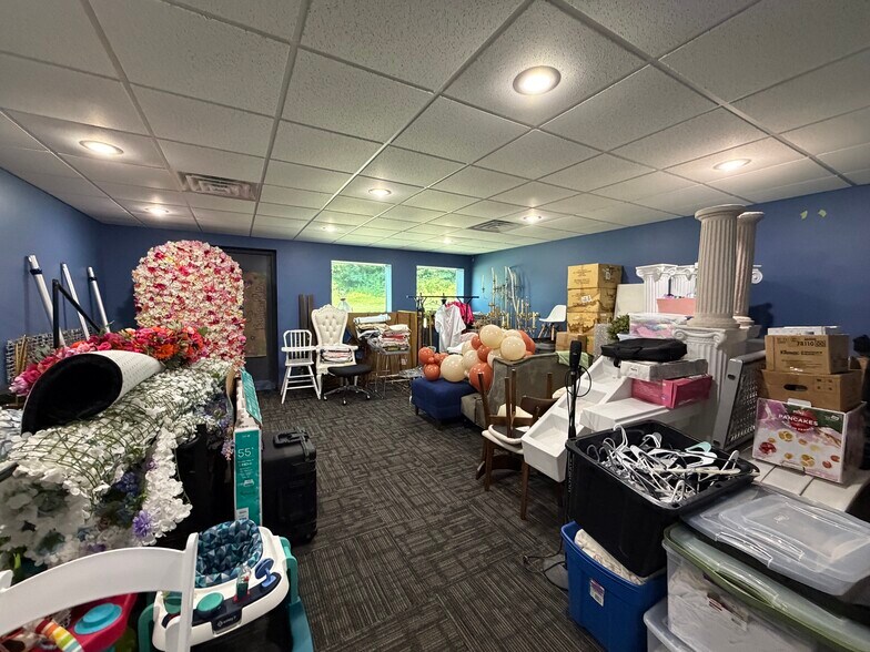 More Photos Of 516 Adams St, Mason Flex For Sale