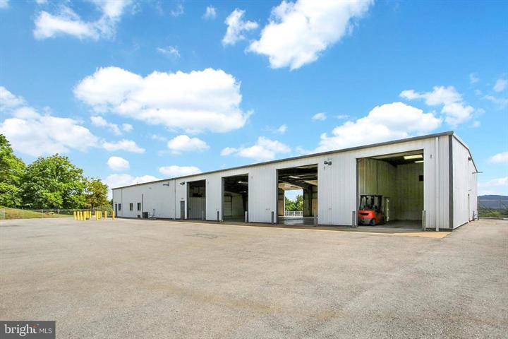 More Photos Of 57 W Shortcut Rd, Newport Showroom For Sale