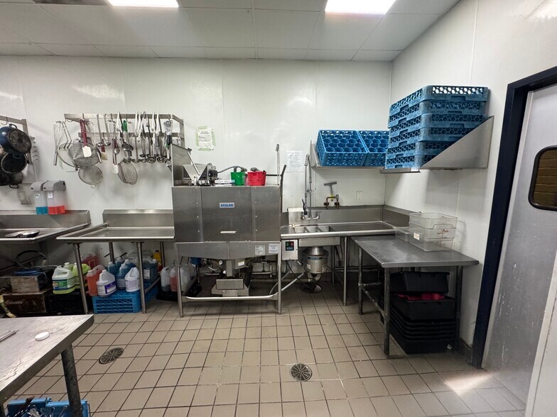 More Photos Of 166 Calhoun Station Pky, Gluckstadt Restaurant For Sale