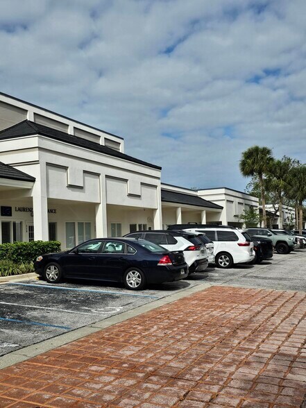 More Photos Of 218-384 Wilshire Blvd, Casselberry Office For Lease