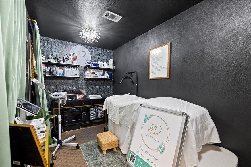 More Photos Of 800 W Highway 290, Dripping Springs Medical For Sale