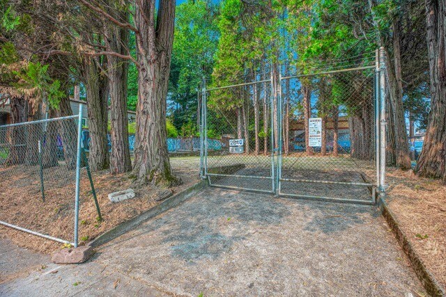 More Photos Of 2880 SE Stark St, Portland Land For Sale