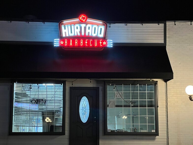 More Photos Of 220 N Walnut Creek Dr, Mansfield Unknown For Lease