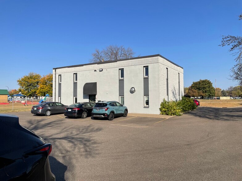 More Photos Of 7845 Brooklyn Blvd, Brooklyn Park Office For Sale