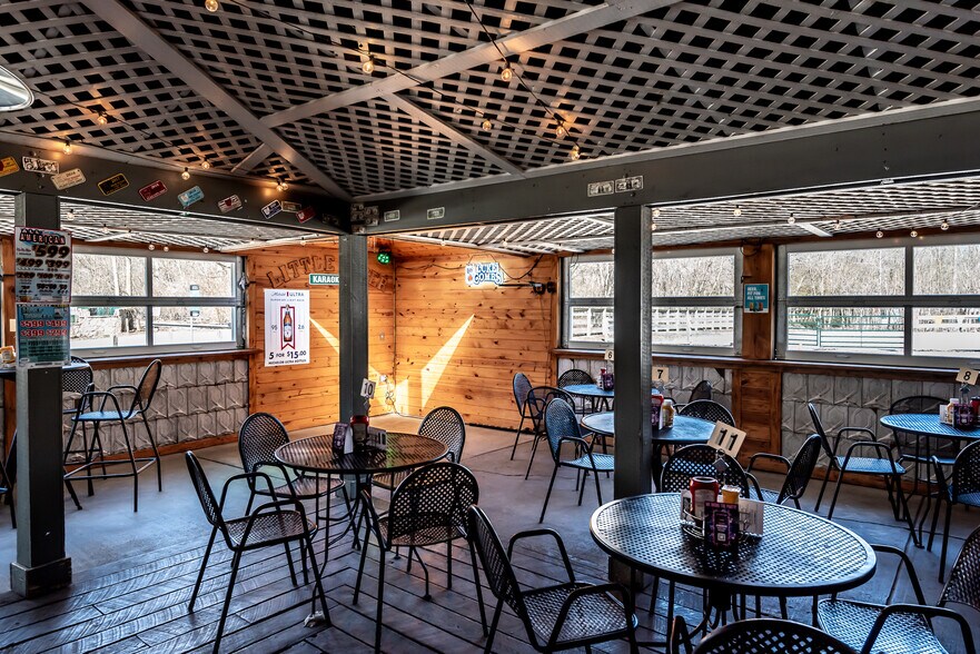 More Photos Of 5527 Oregonia Rd, Oregonia Restaurant For Sale