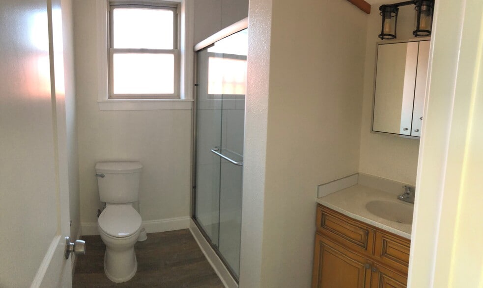 More Photos Of 11830 Foothill Way, Oakland Flex For Lease
