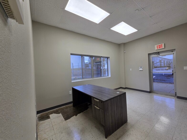 More Photos Of 6800 Edgewater Commerce Pky, Orlando Warehouse For Sale