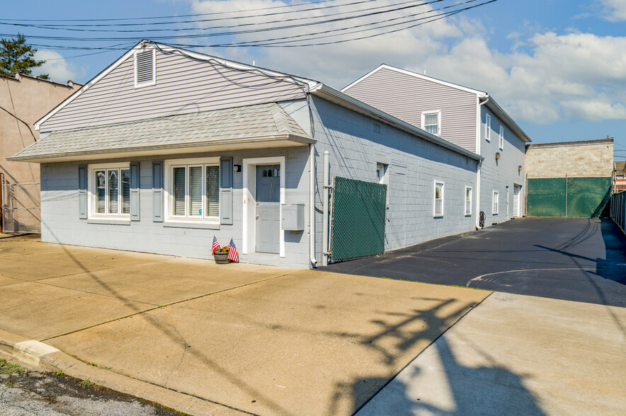 Primary Photo Of 101 N Gray Ave, Wilmington Medical For Sale