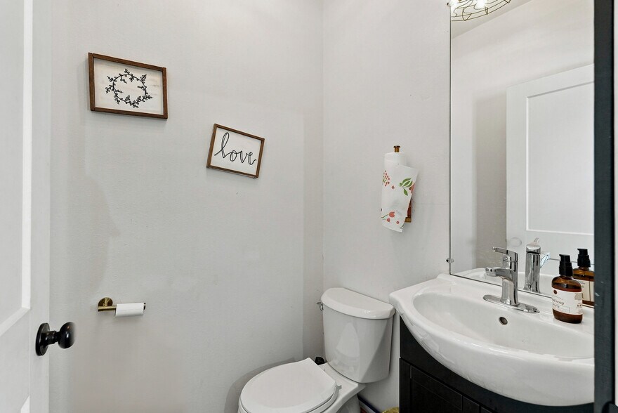 More Photos Of 204 S Broadway, Salisbury Specialty For Sale