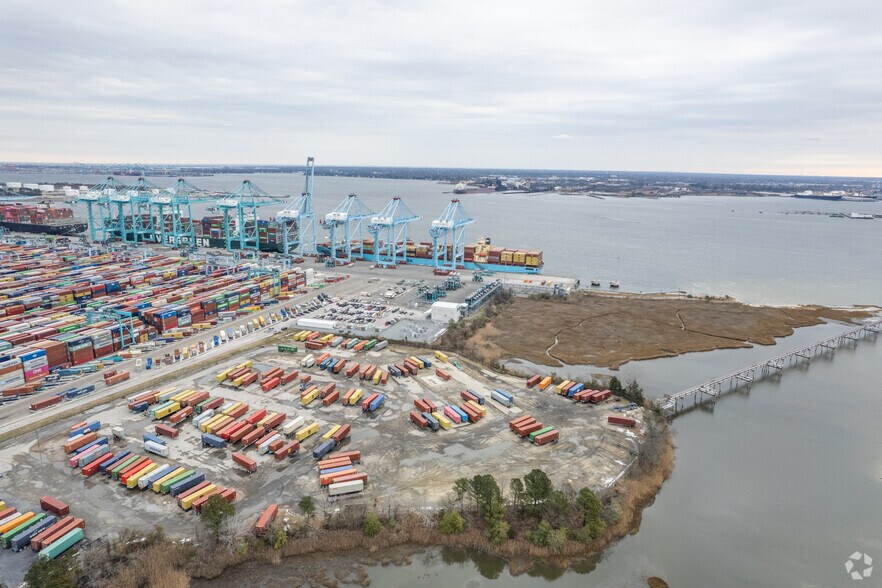 More Photos Of 1 Wild Duck Ln, Portsmouth Warehouse For Lease