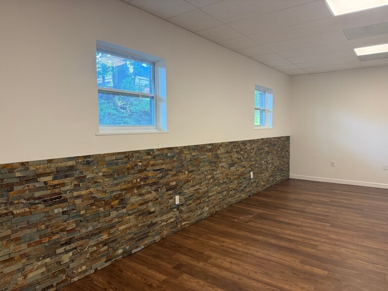 More Photos Of 1667 Crofton Ctr, Crofton Medical For Lease