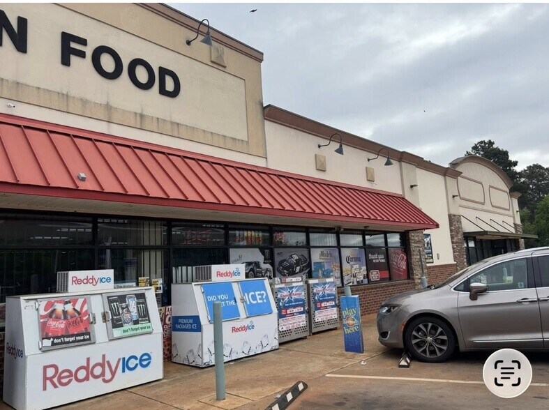 Primary Photo Of 403 E Church St, Fort Valley Convenience Store For Lease