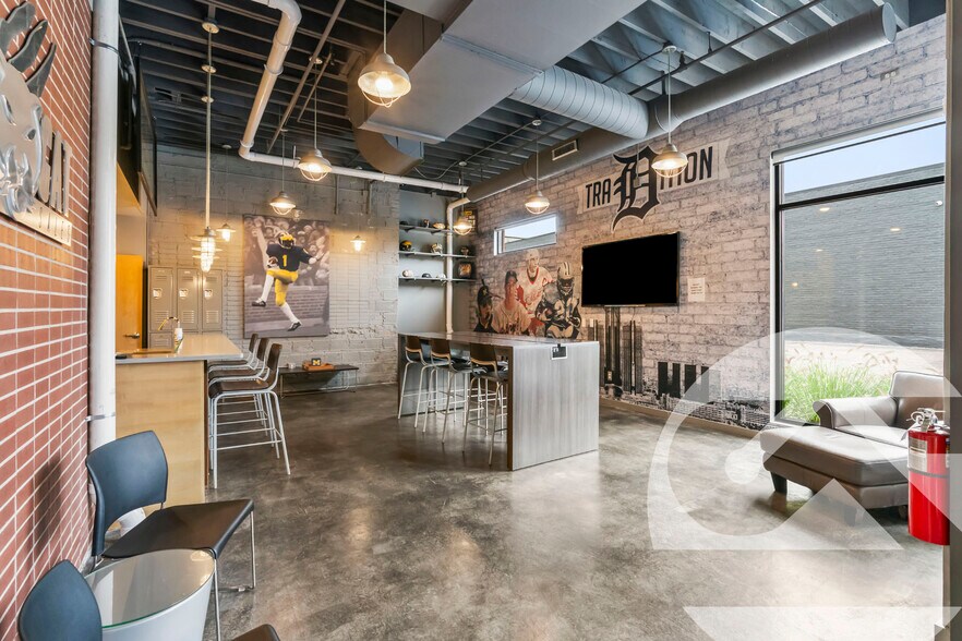 More Photos Of 512 N Main St, Royal Oak Storefront Retail Office For Sale