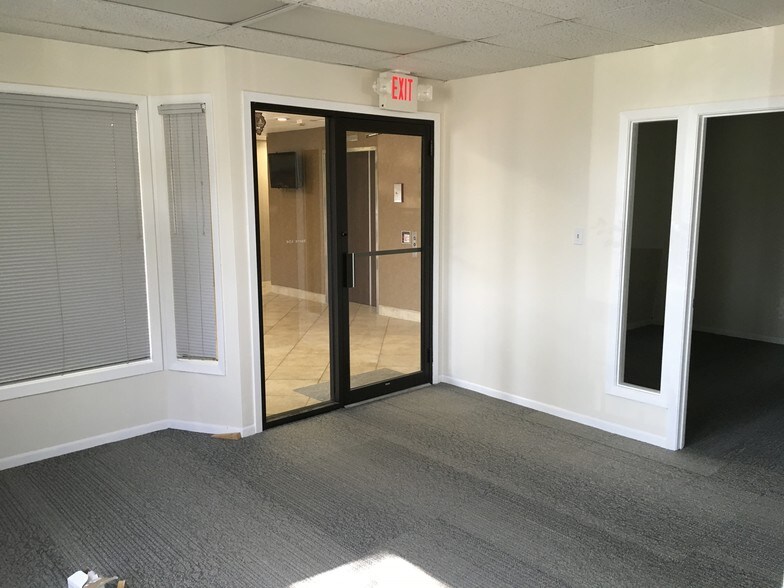 More Photos Of 6825 Hobson Valley Dr, Woodridge Medical For Sale