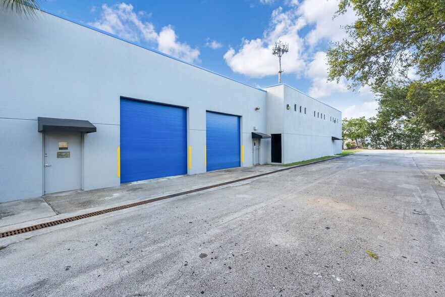 More Photos Of 3541 NW 53rd St, Fort Lauderdale Warehouse For Lease