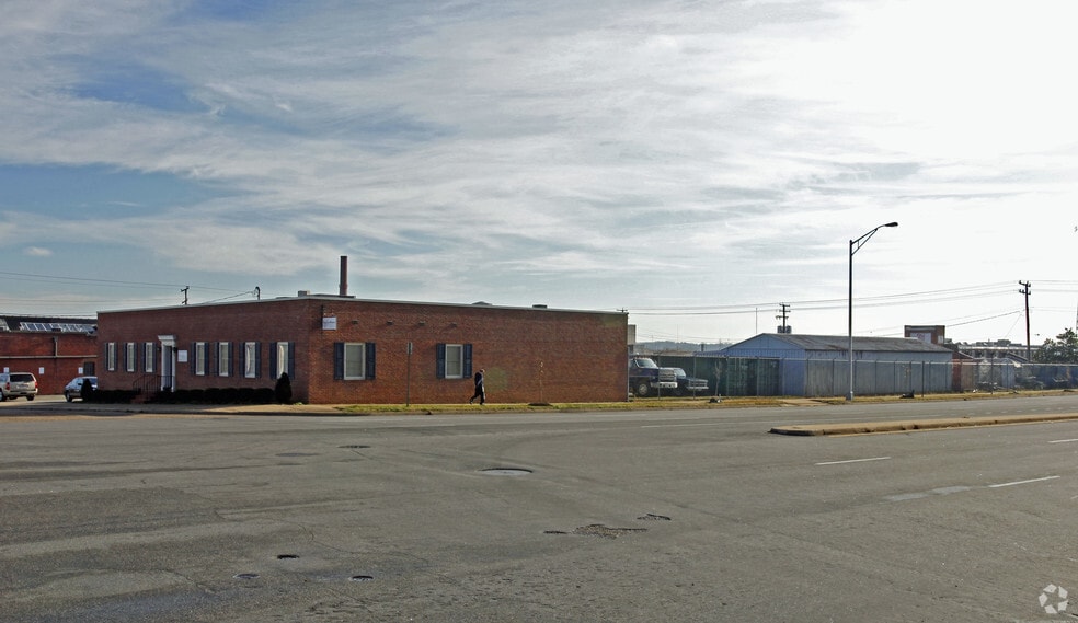 More Photos Of 710 Perry St, Richmond Office For Lease