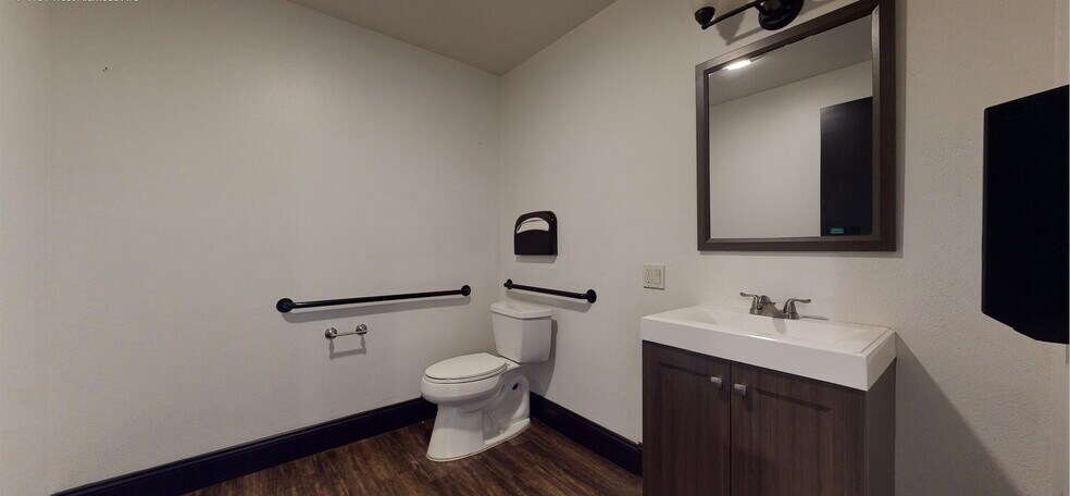 More Photos Of 4101 W Alameda Ave, Burbank Freestanding For Lease