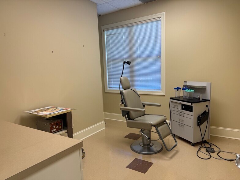 More Photos Of 4101 Main St, Hilton Head Island Office For Sale