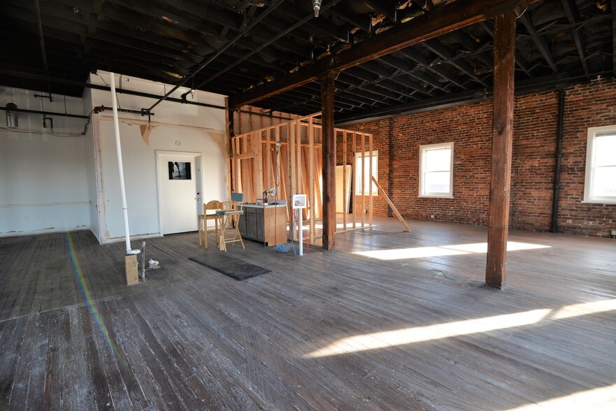 More Photos Of 1401 Williams St, Chattanooga Storefront Retail Office For Sale