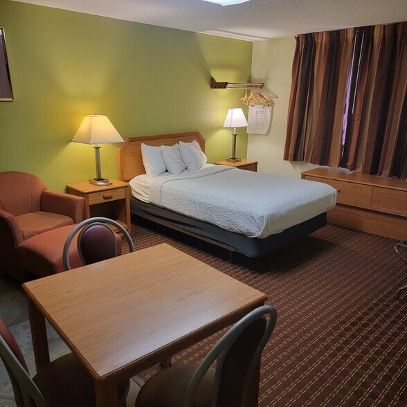 More Photos Of 3040 5th Ave S, Fort Dodge Hotel For Sale