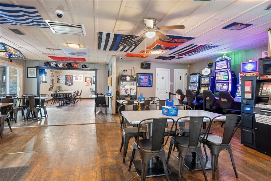 More Photos Of 104 Taylorville Rd, Taylorville Restaurant For Sale