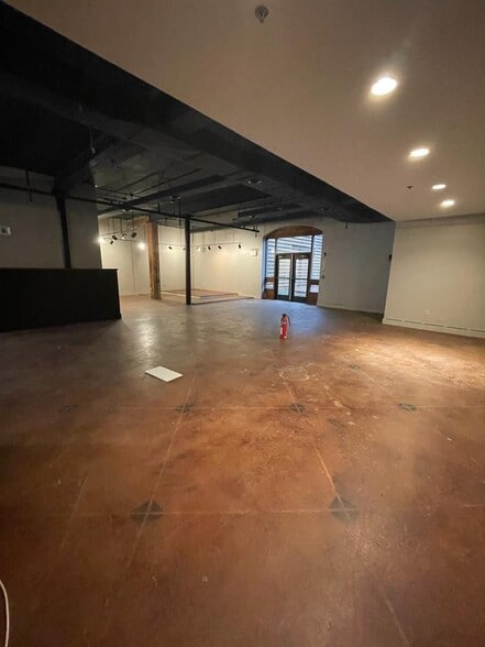 More Photos Of 65 Ashburton St, Providence Storefront Retail Office For Lease