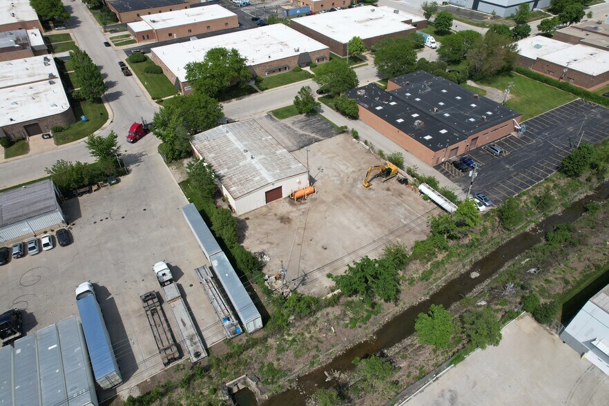 More Photos Of 2425 Pan Am Blvd, Elk Grove Village Warehouse For Sale
