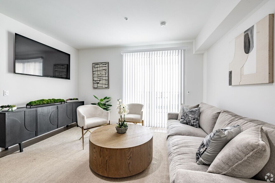 More Photos Of 6569-6581 N Van Nuys Blvd, Van Nuys Apartments For Lease