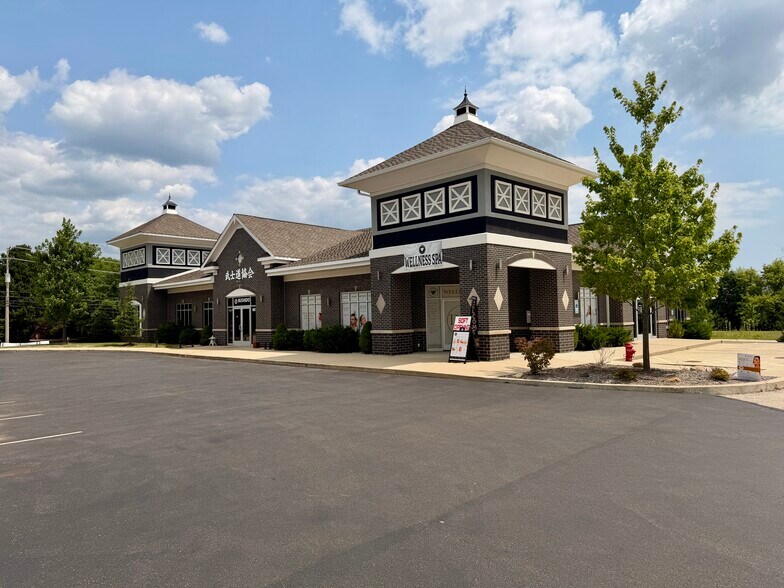 Primary Photo Of 6021 Washington St, Gurnee Medical For Sale
