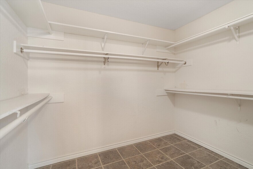 More Photos Of 124 Lake Point Dr, League City Specialty For Sale