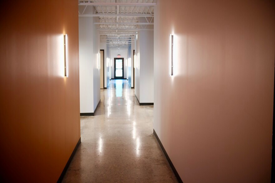 More Photos Of 6539 E 31st St, Tulsa Coworking Space