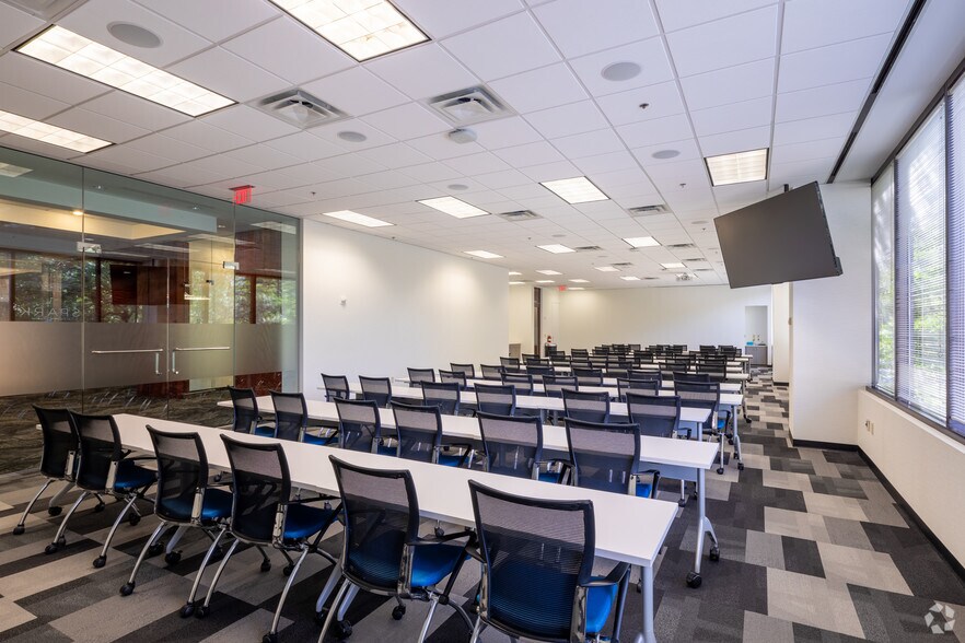 More Photos Of 3414 Peachtree Rd NE, Atlanta Office For Lease