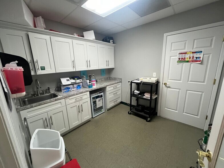 More Photos Of 40 Bey Lea Rd, Toms River Medical For Sale