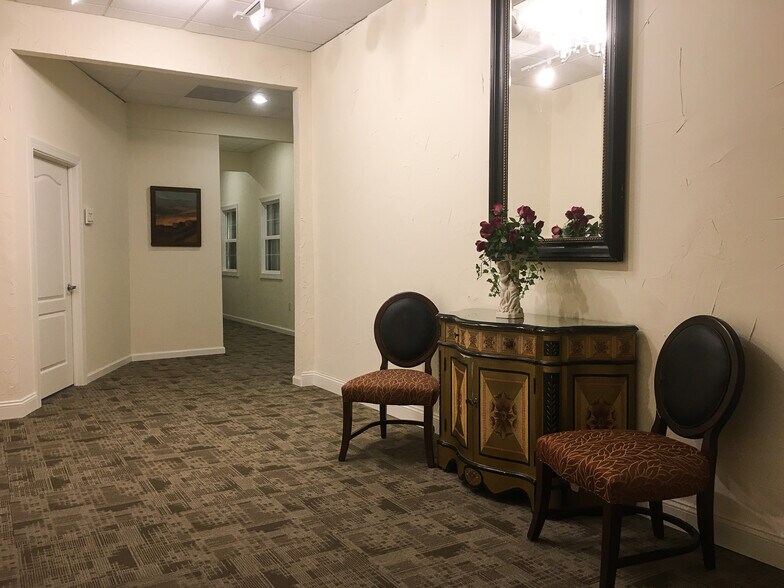 More Photos Of 345-215 W Main St, Leola Storefront Retail Office For Lease