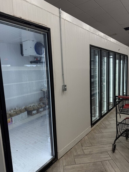 More Photos Of 5050 Sunbeam Rd, Jacksonville General Retail For Lease