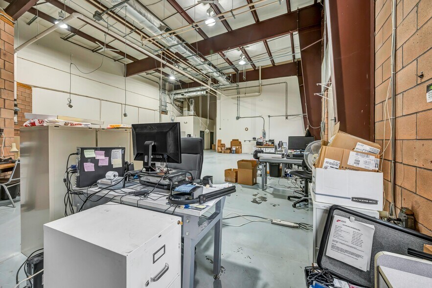 More Photos Of 1087 Federal Rd, Brookfield Warehouse For Lease