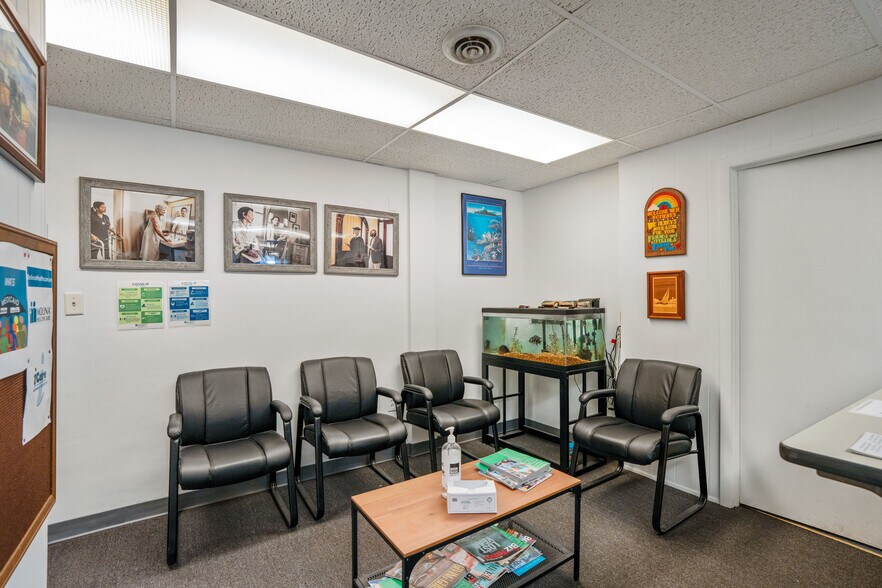 More Photos Of 6032-6040 W Lisbon Ave, Milwaukee Office For Sale
