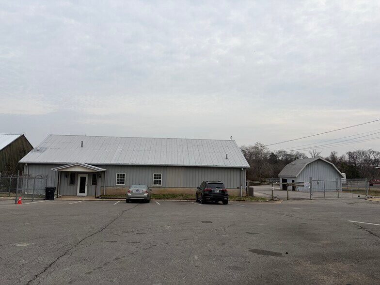 More Photos Of 1354 W College St, Murfreesboro Flex For Lease
