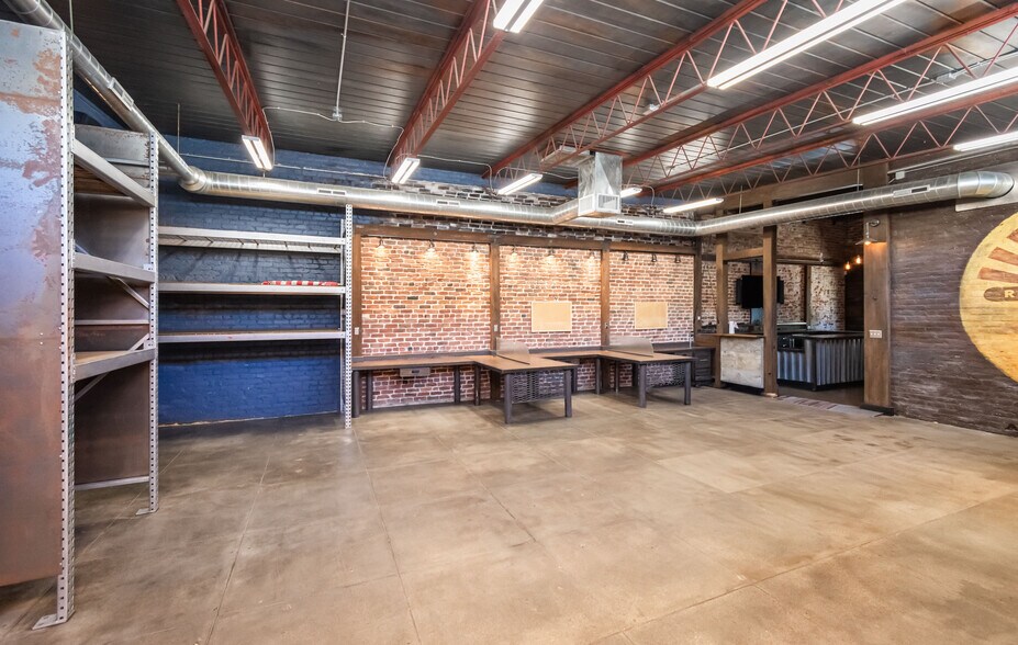 More Photos Of 453 Lincoln Blvd, Lincoln Freestanding For Sale