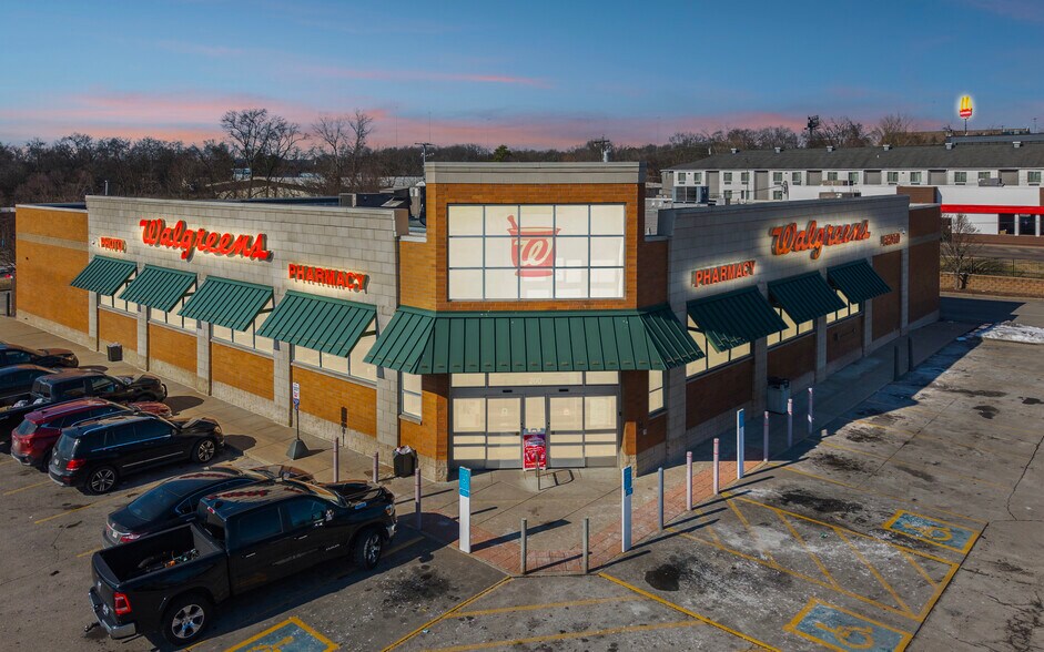 Primary Photo Of 200 W Maplewood Ln, Nashville Drugstore For Sale