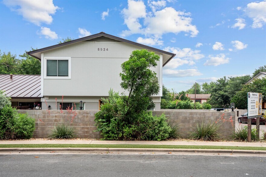 More Photos Of 8905 Tronewood Dr, Austin Apartments For Sale