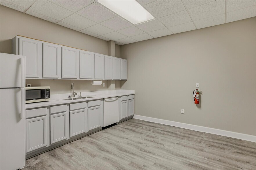 More Photos Of 2457 Care Dr, Tallahassee Office For Lease