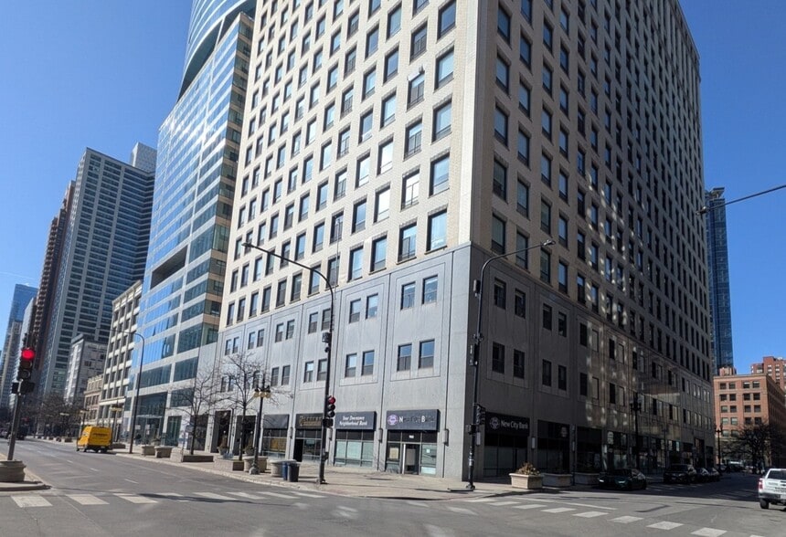 Primary Photo Of 900-910 S Michigan Ave, Chicago Apartments For Lease