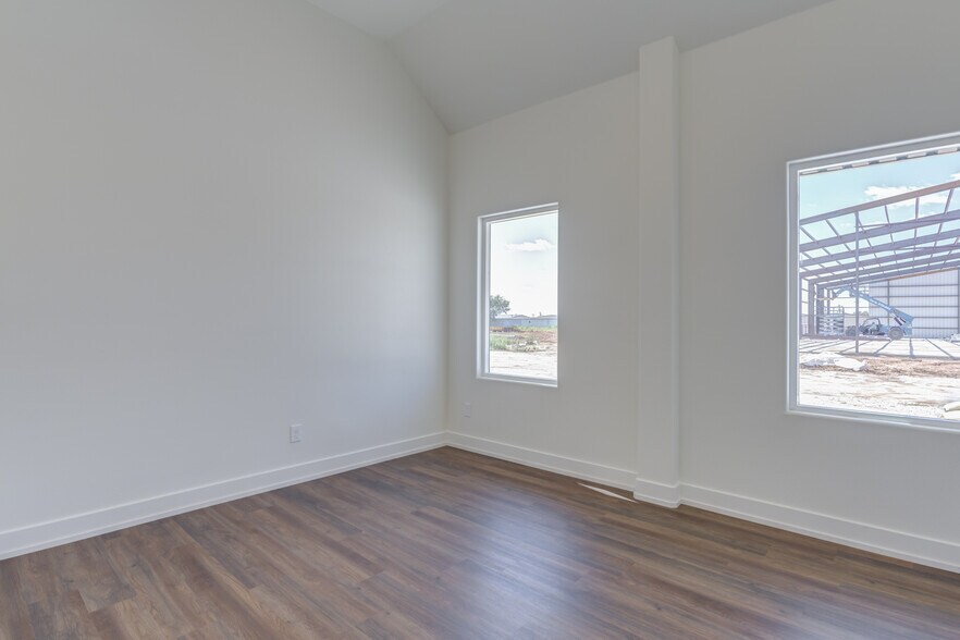 More Photos Of 11419 CR 2220, Lubbock Warehouse For Sale